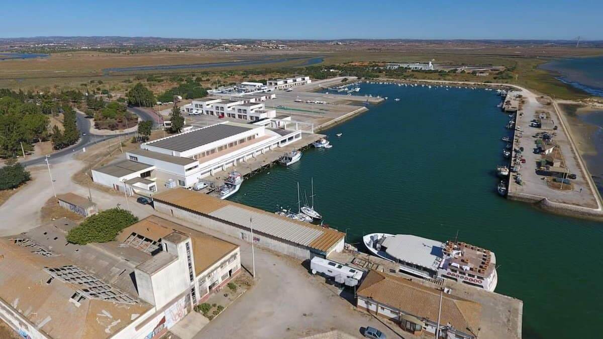 Porto de pesca de Vila Real de Santo António abre concurso para central fotovoltaica