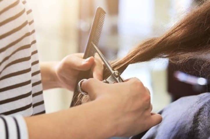 Acesso a cabeleireiros com número limitado de clientes