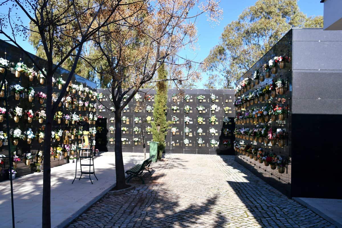 VRSA mantém cemitérios abertos