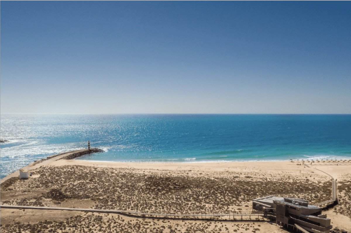 «Estaminé» na Ilha Deserta arde na noite