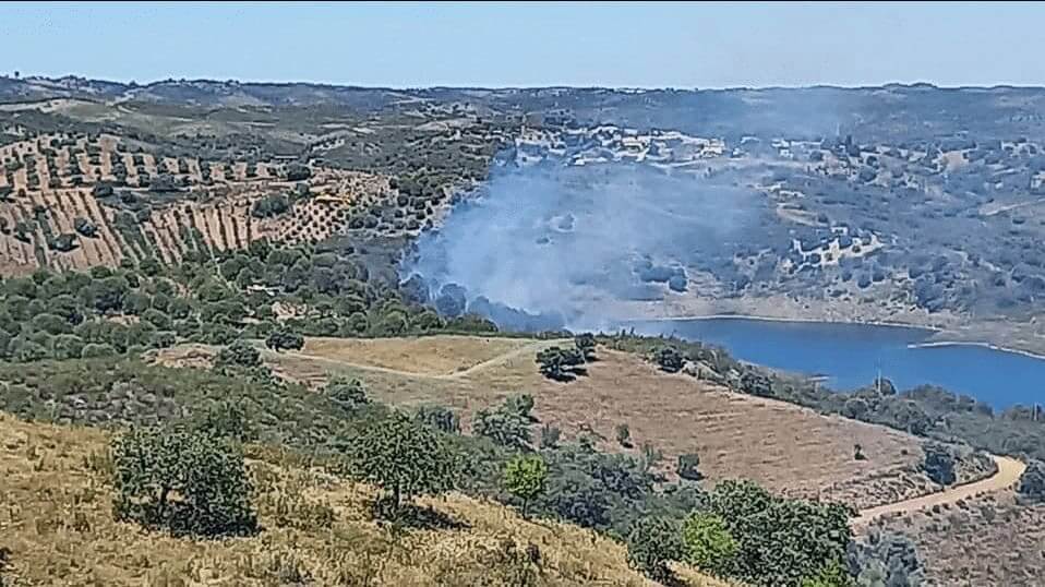 Incêndio junto à Barragem do Beliche