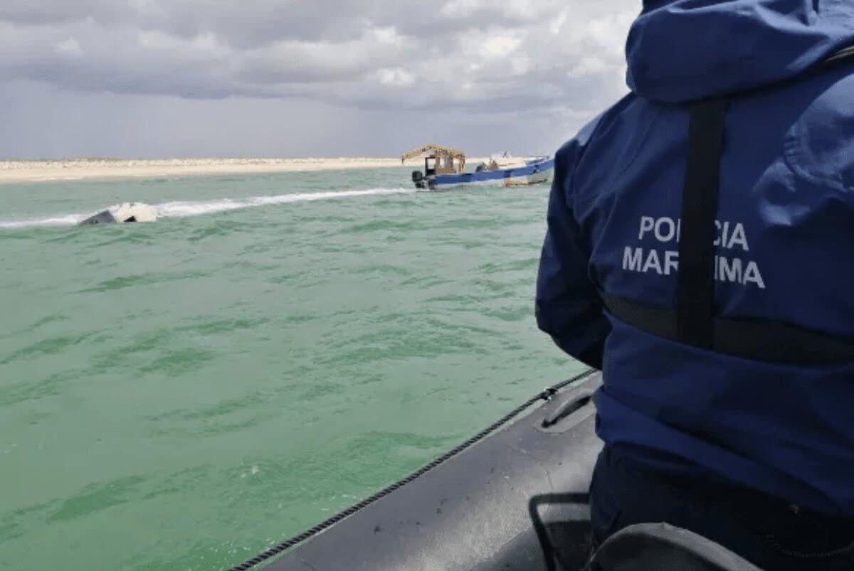 Naufrágio sem vítimas na praia da Fuzeta