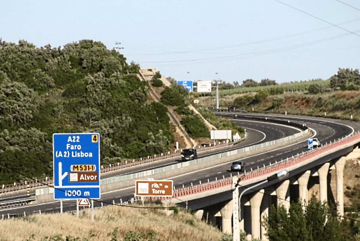 Portagens na Via do Infante baixam e não acabam