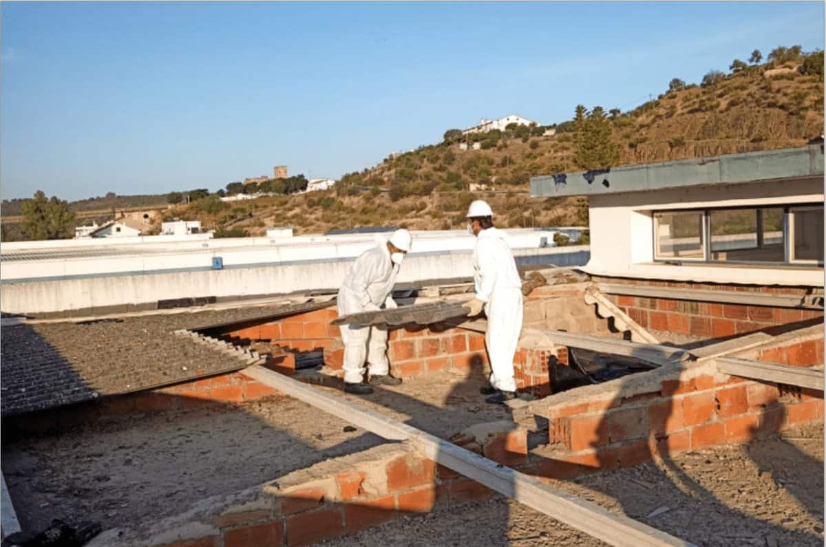 Mértola remove fibrocimento das escola da EB2,3 de São Sebastião