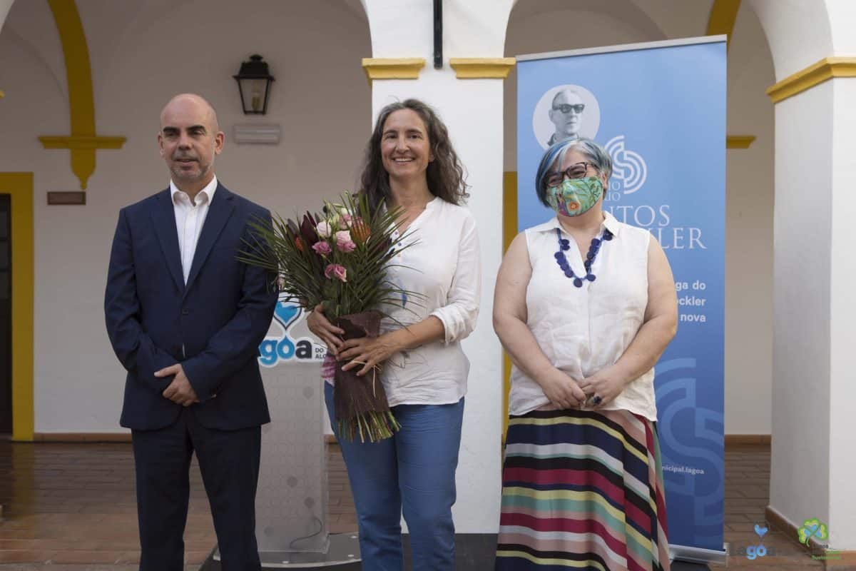 Helena Tapadinhas apresenta em Lagoa romance «Barro Cru»