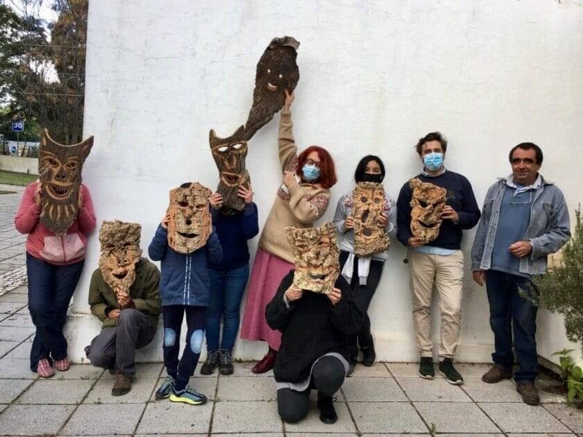 Oficina máscaras de cortiça com o CiiP Cacela