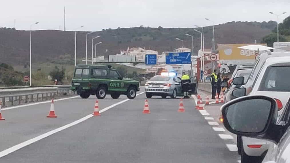 Portugueses controlam fronteiras que espanhóis mantém abertas