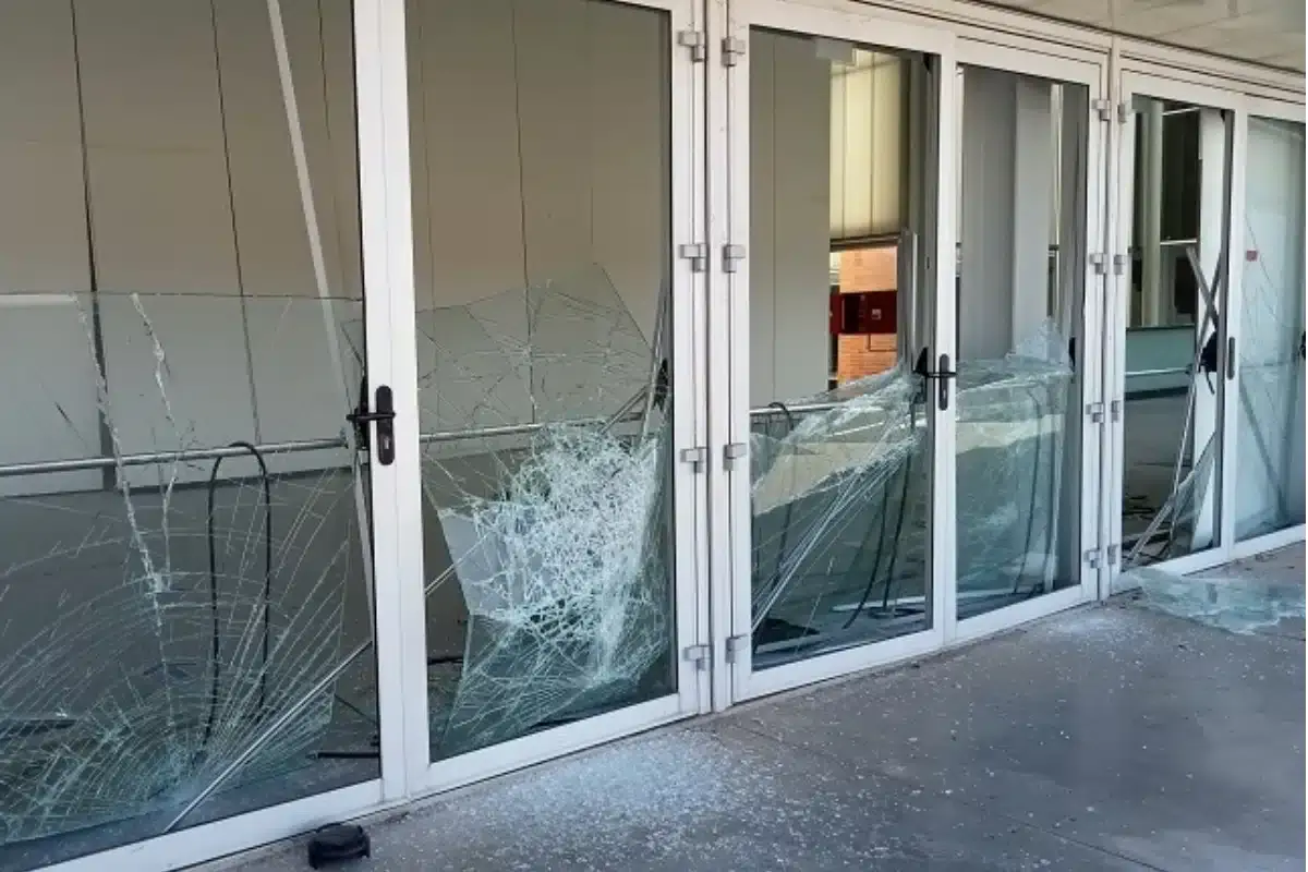 Vandalismo no Centro de Congressos do Arade