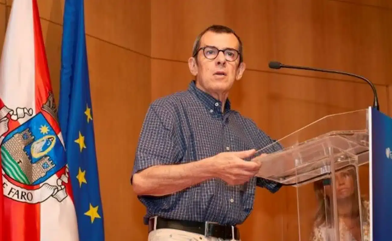 Gastão Cruz é perda que Faro lamenta