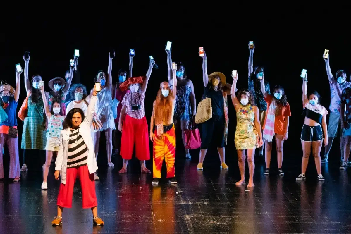 Celebração teatral «Sai da Frente»