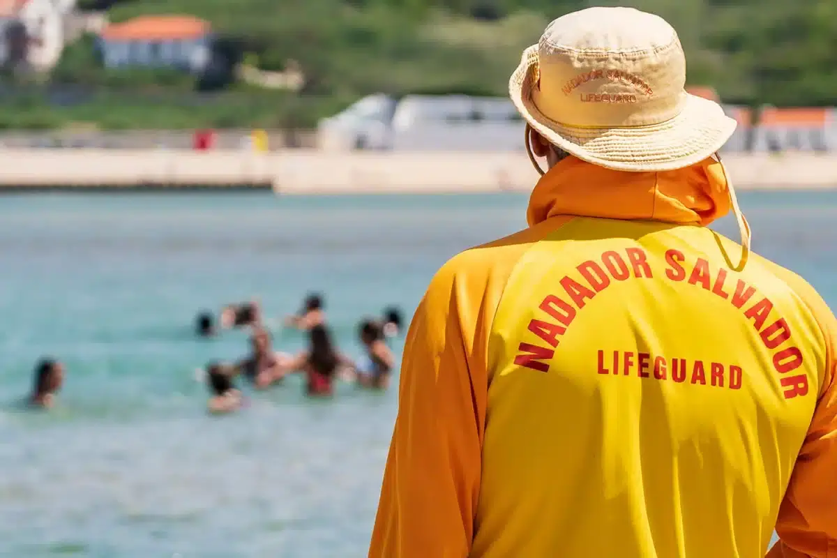 Há concessões encerradas por falta de nadadores salvadores