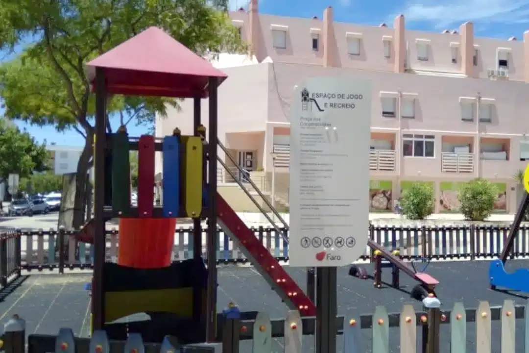 PCP contra mega parques infantis em Faro