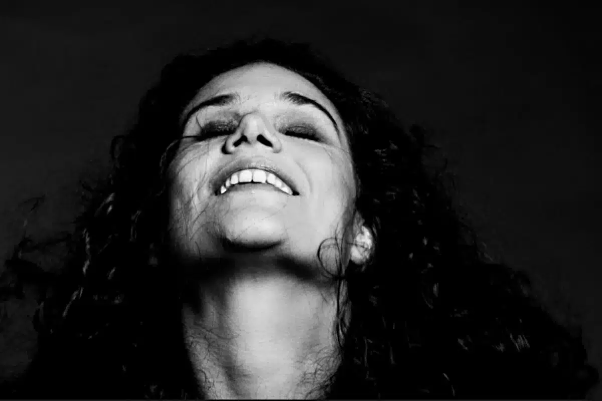 Susana Travassos recorda o pai em concerto