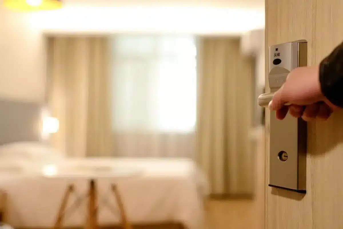 Salários baixos são causa de falta de mão de obra hoteleira