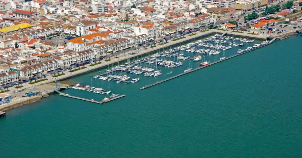Aquicultura em Monte Gordo e conservas em Vila Real de Santo António