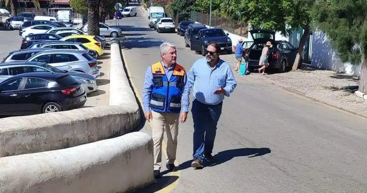 Ordenamento do trânsito na Praia da Fábrica