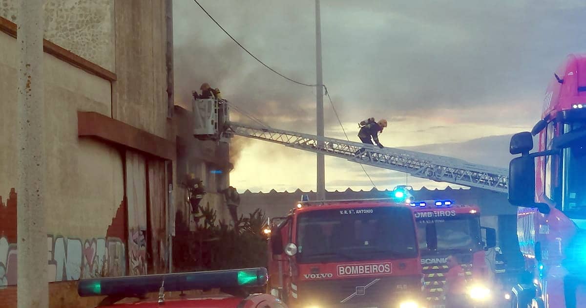 Incêndio no antigo edifício da Frigarve
