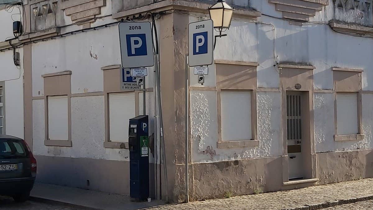 Fim do estacionamento pago à ESSE