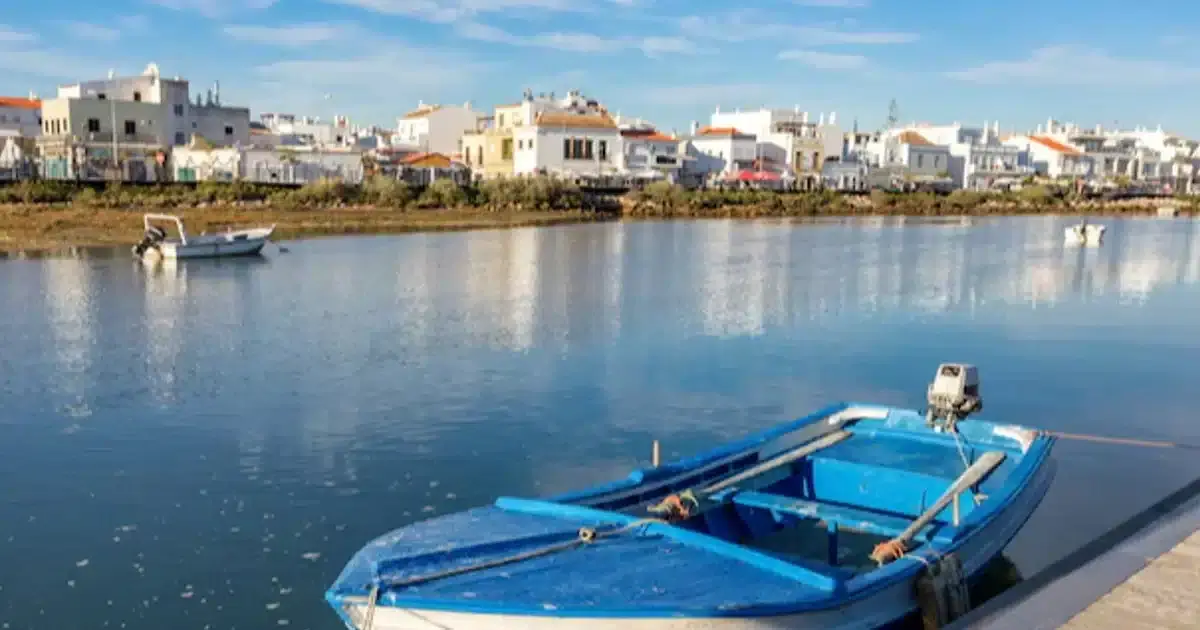 Carreiras para a praia de Cabanas no Inverno