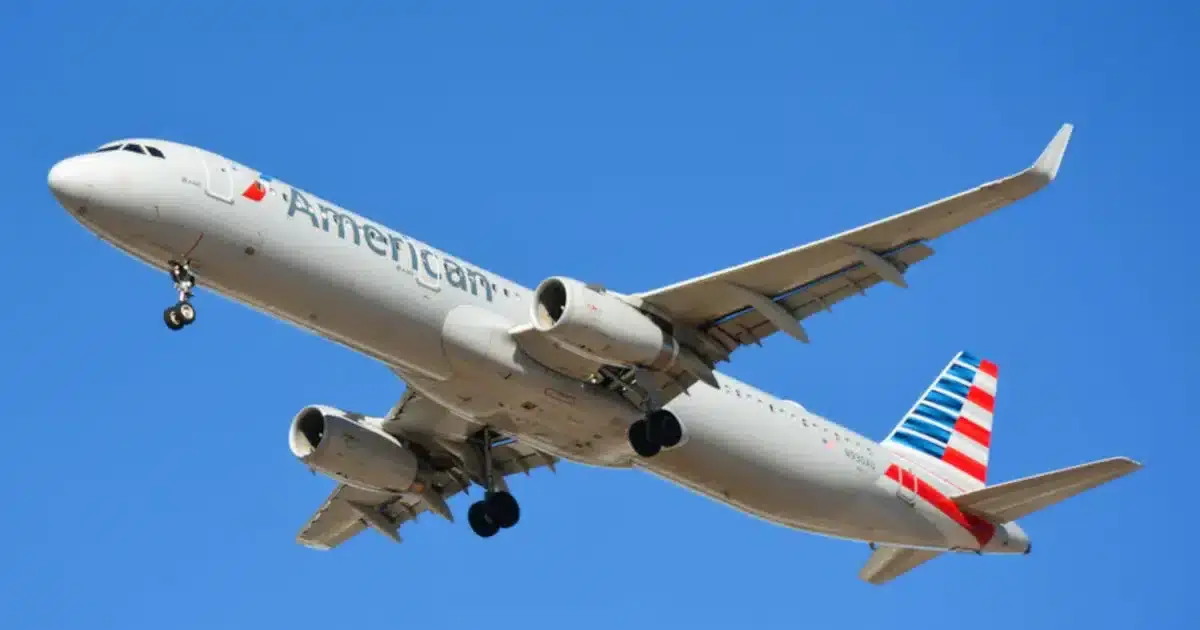 Avião descola e regressa a Faro com avaria num motor