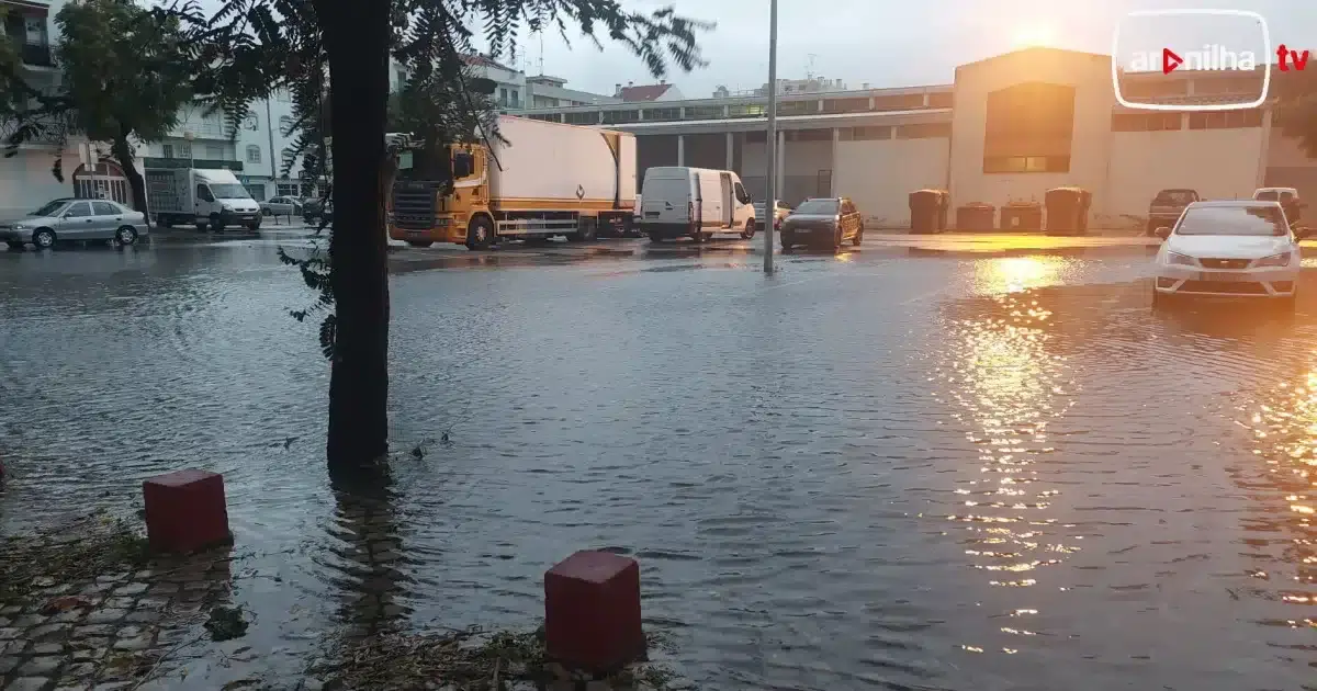 Raio provoca pequeno incêndio num hotel de Monte Gordo