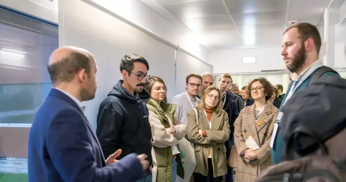 Neetmaker capacita jovens