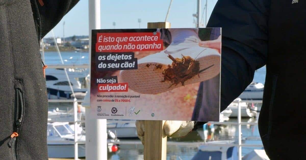 Placas de aviso sobre dejetos caninos