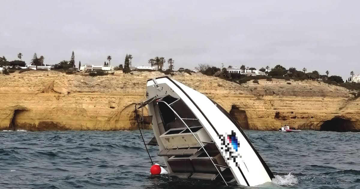 Naufrágio e salvamento no Algarve ao largo de Lagoa