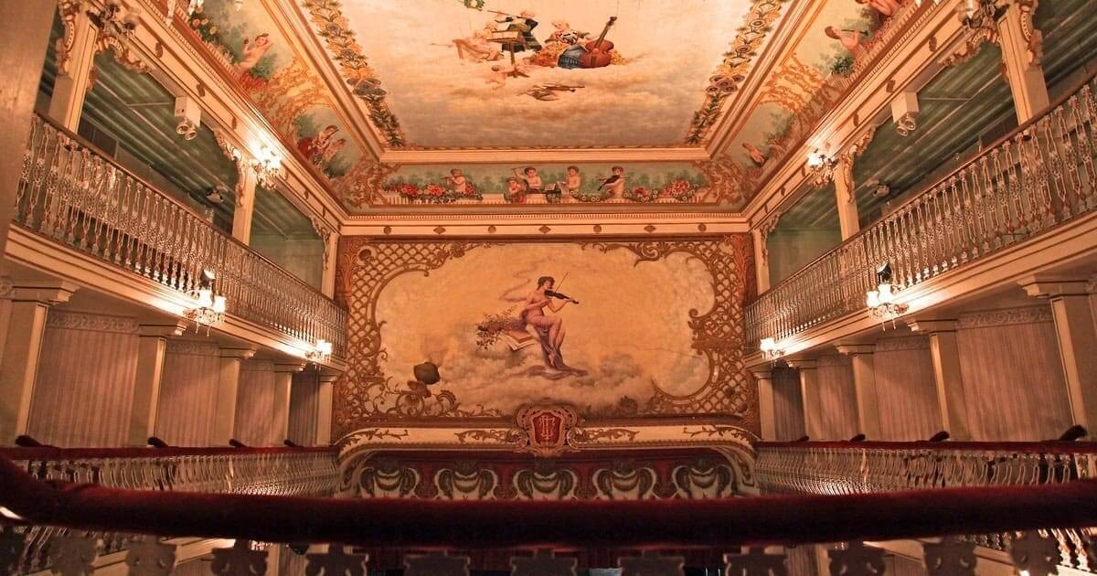 Linguagem gestual no Teatro das Figuras