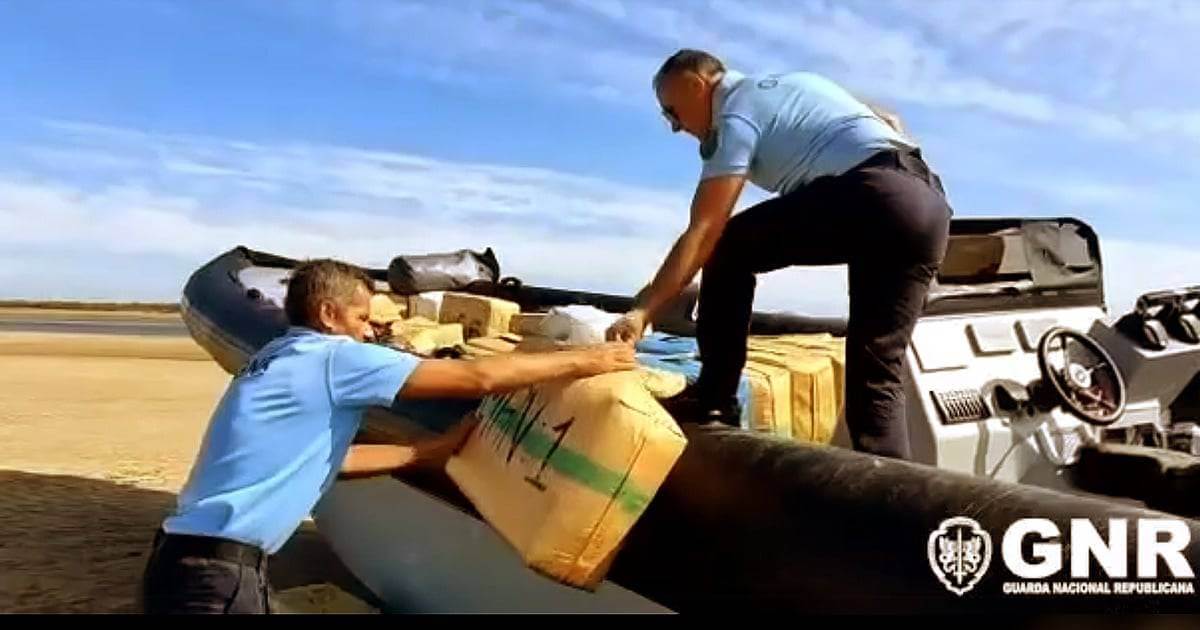Guadiana encalha lancha de traficantes