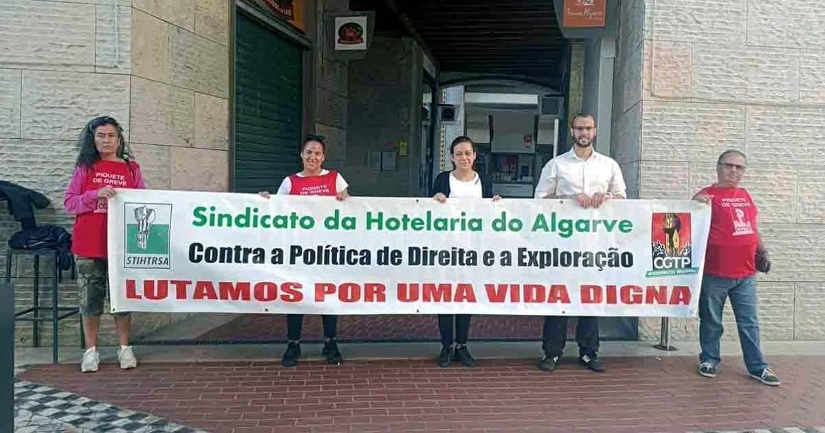 Esteve em greve o «Mundo do Café» no Forum Algarve