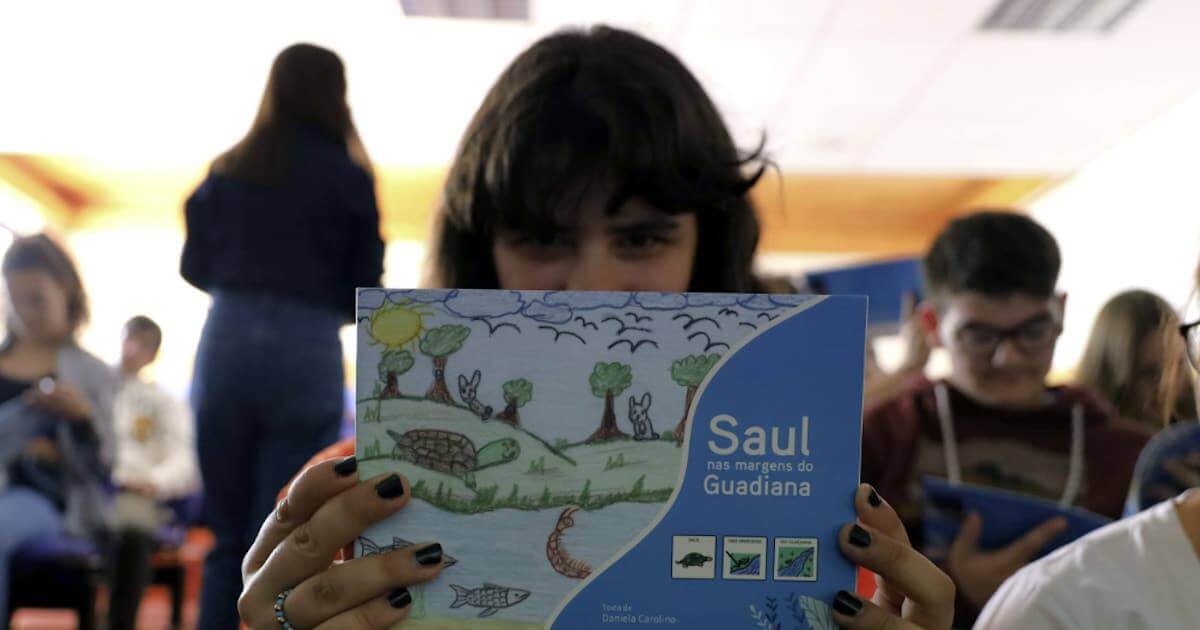 Aluna do 9º ano apresenta livro em Alandroal