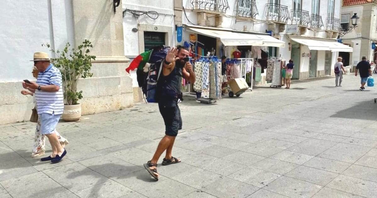 Italiano saiu da Praça Marquês de Pombal para a volta ao Mundo a pé