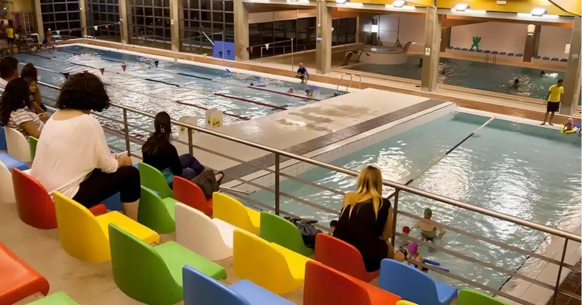 Semana aberta na piscina de Lagoa