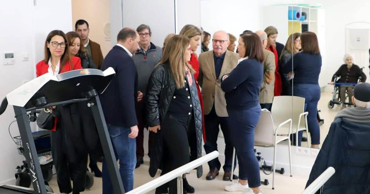 Lar de Alzheimer de Castro Marim visitado por secretária de Estado