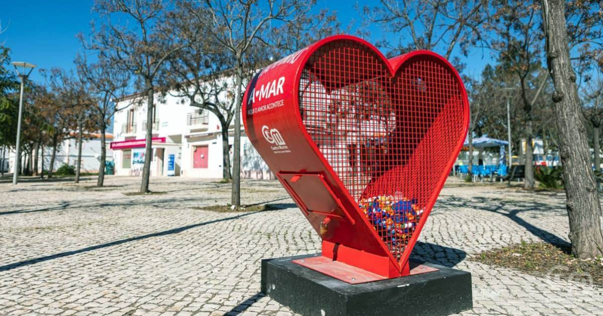 Castro Marim enche corações com tampinhas