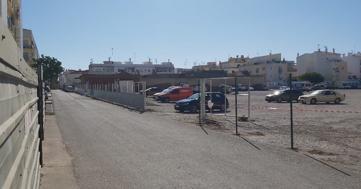 Casas de custos controlados anulam parque de estacionamento