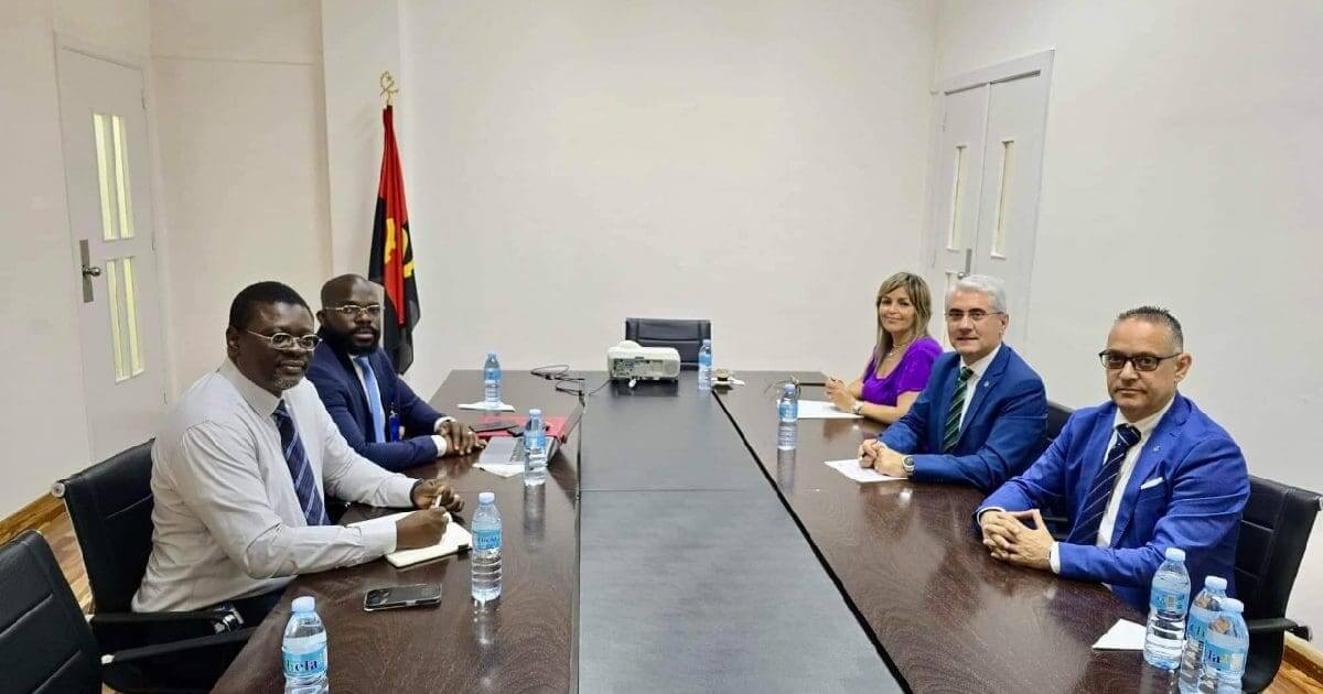 Universidade e câmara de VRSA assinam memorando em Angola