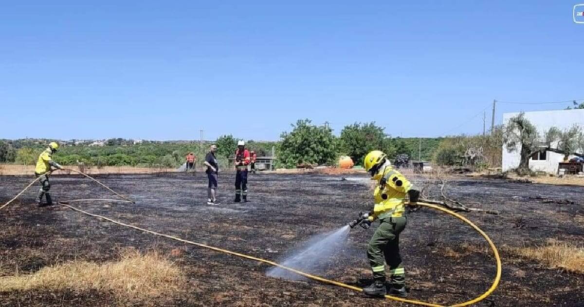 Populares extinguem incêndio em Cacela