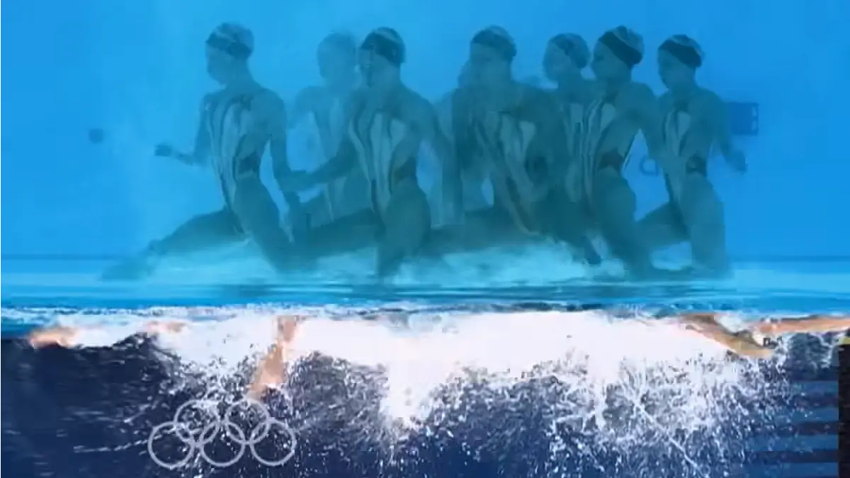 A visão real das pernas nas piscinas