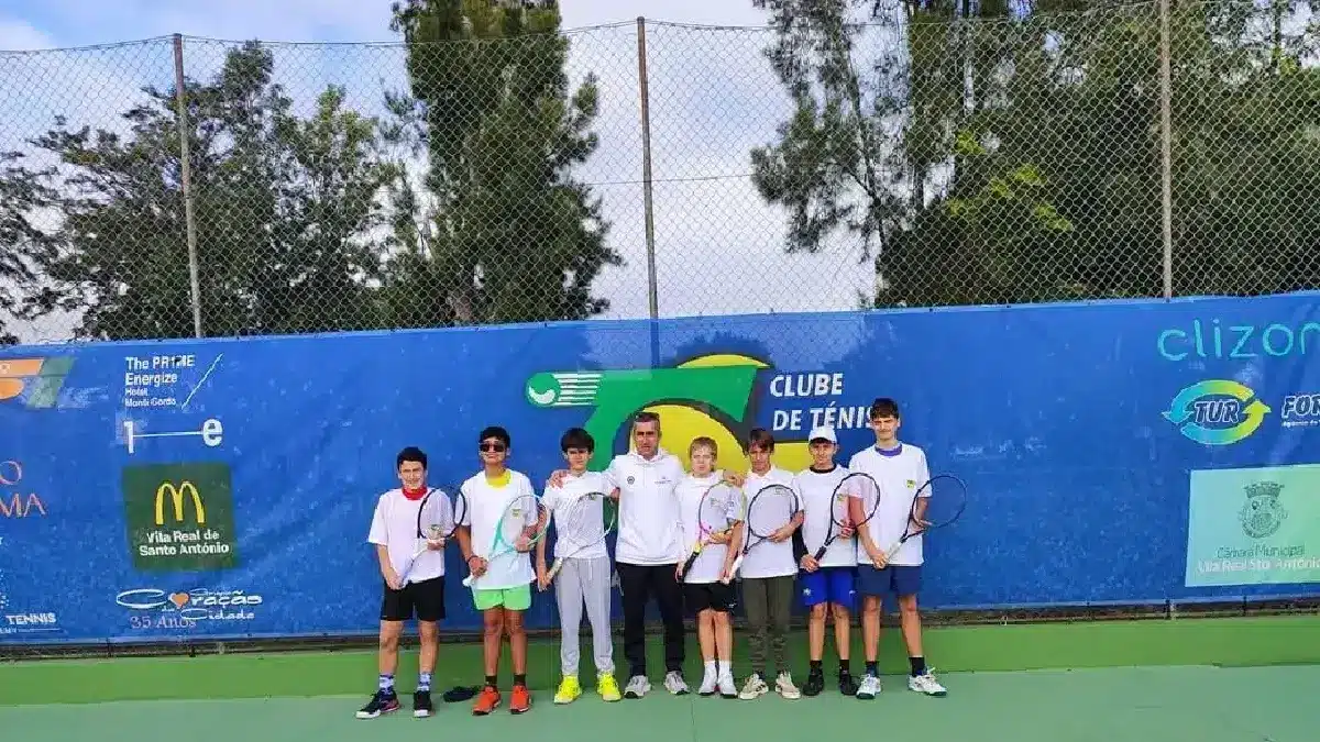 Ténis de VRSA campeão regional