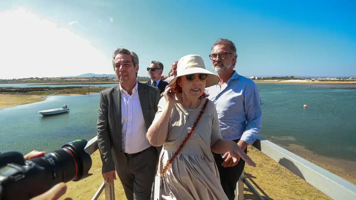 Ministra do Ambiente apela a municípios para aproveitarem fundos para o litoral