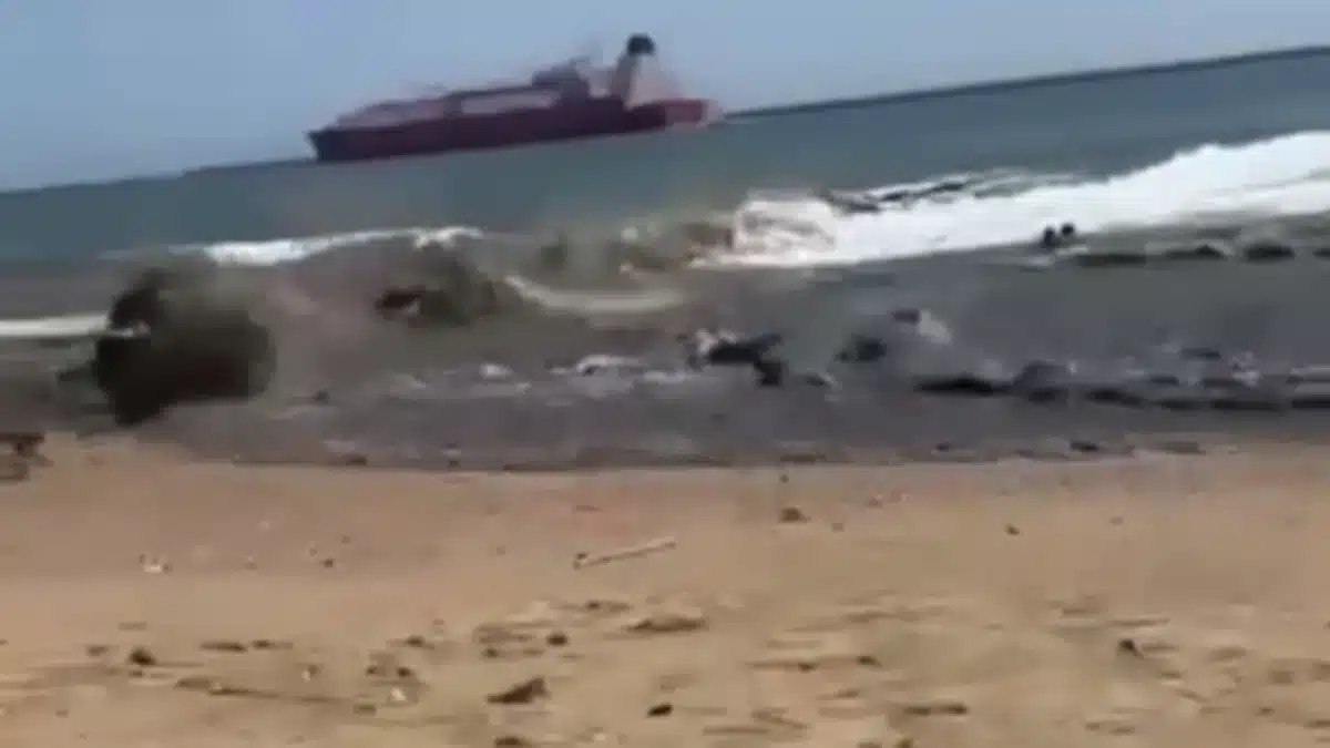 Onda negra arrasta banhistas em Mazagão