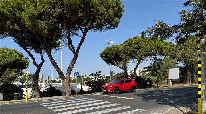 Passadeira Inteligente na Estrada de Quarteira