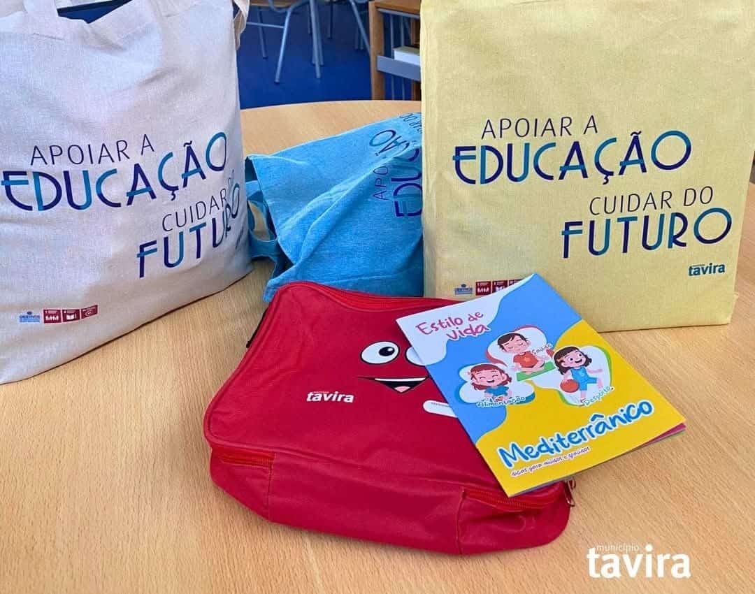 Kits escolares para alunos de Tavira