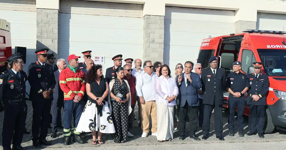 Primeiro de 66 veículos de combate a incêndios no Algarve entregue em Vila do Bispo